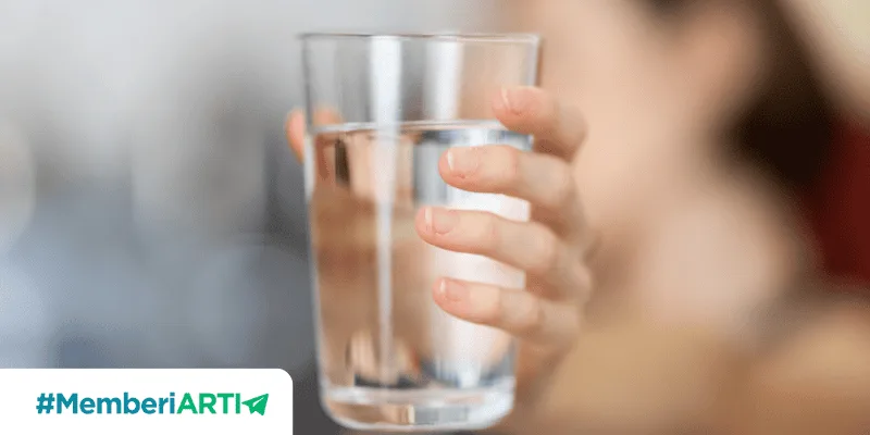 Dalil Ulama Soal Minum Air Putih
